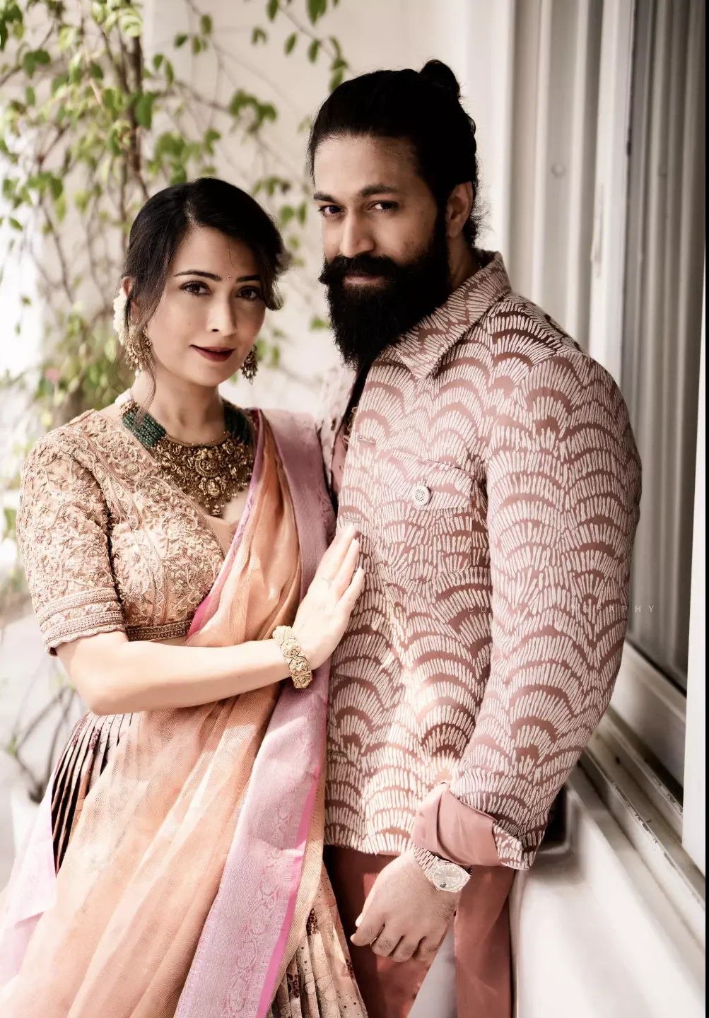 radhika pandit height in feet