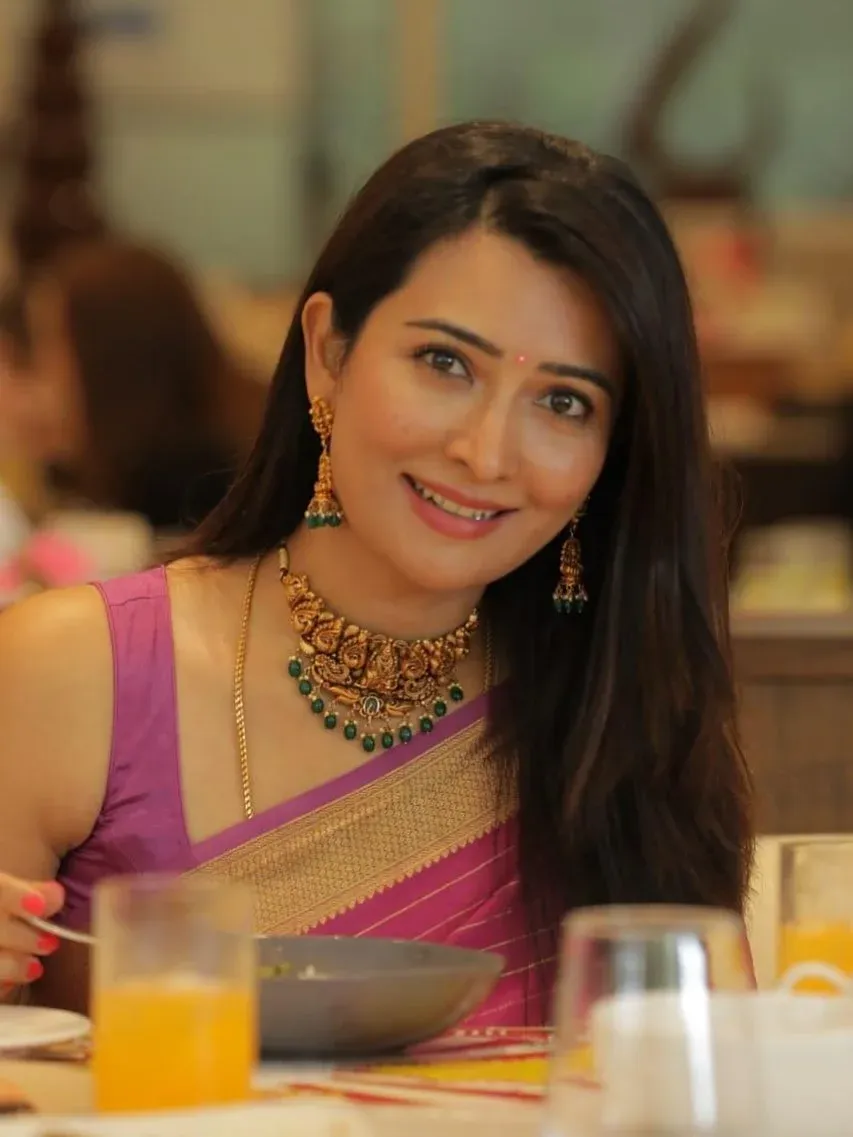 Radhika Pandit Height in Feet